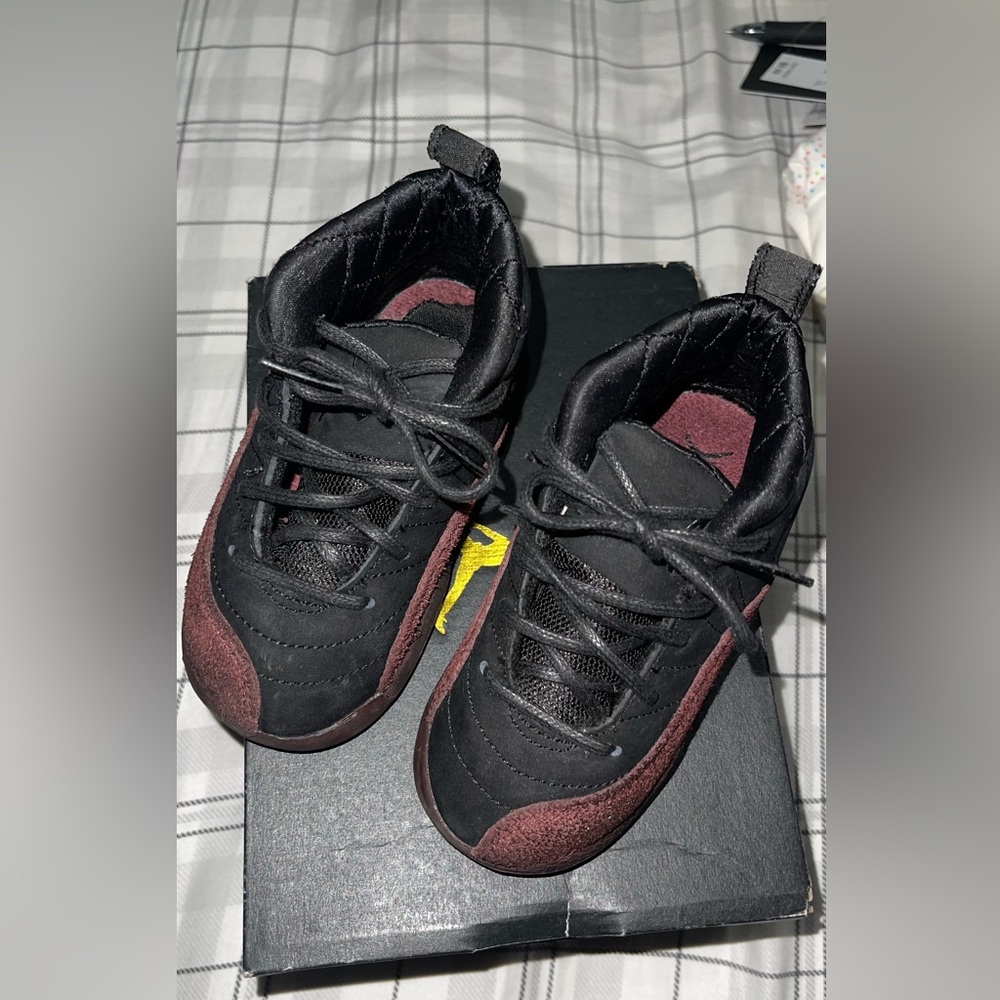 Jordan 12s Amaniere